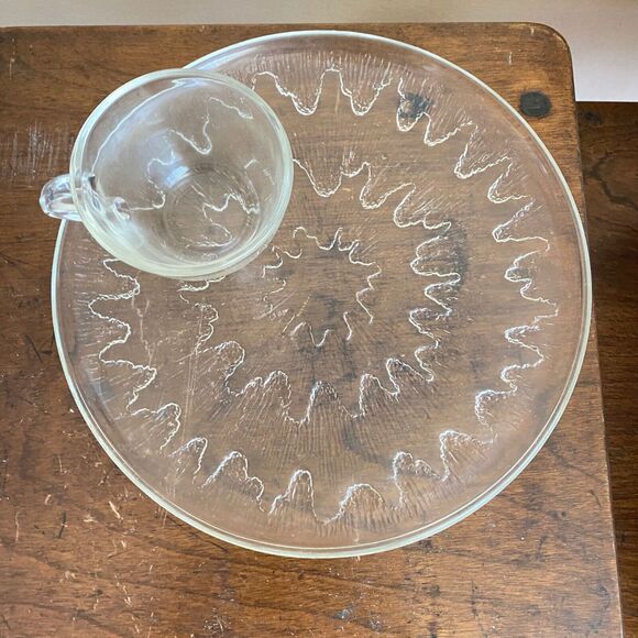 Vintage In Box Indiana Glass Sunburst Crystal Clear Plate & Cup Snack Set of 4 - Picture 7 of 10